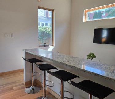 Central West End Maison | Guesthouse