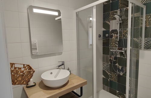 Chozeau Maison | Guesthouse 'Verte' with Mountain View, Wi-Fi and Air Conditioning