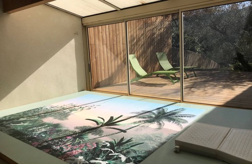 Nyons Appartement | Casa de huéspedes con piscina cubierta privada y terraza