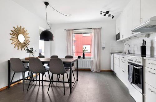 Pitea Appartement | Guestly Homes - 3BR Modern Apartment