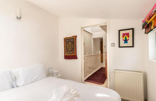 Bath Maison | GuestReady - A Bohemian Home in Bath