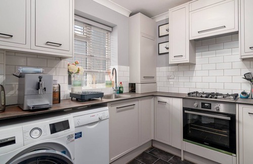 Highbury Appartement | Charming 1BR Highbury Flat with Balcony