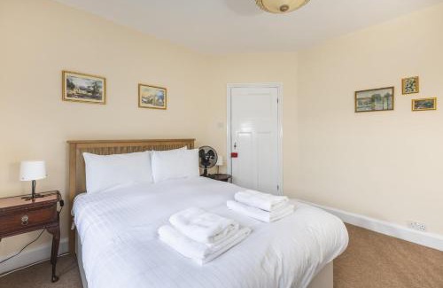 Finchley Maison | GuestReady - Relaxing Finchley retreat with garden