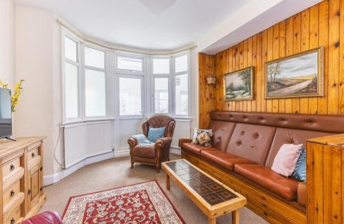 Finchley Maison | GuestReady - Relaxing Finchley retreat with garden