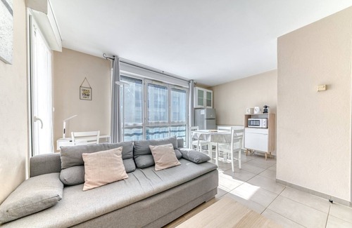 Lyon City Centre Appartement | GuestReady - Sleek & Sunny Comfort near the Tram