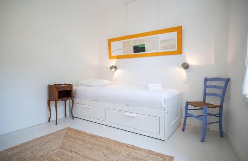 Caucade Maison | GuestReady - Spacious Comfort with Sunny Garden