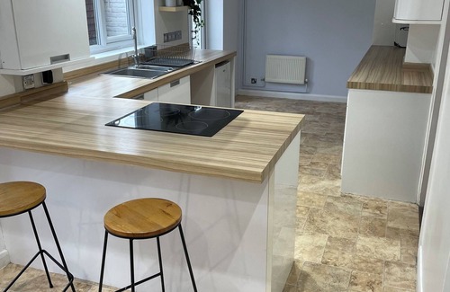 Netley Maison | Guests house with garden and 2x car park