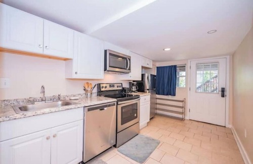 Brightwood Park Appartement | Guests suite-Centrally located for Extended stays!