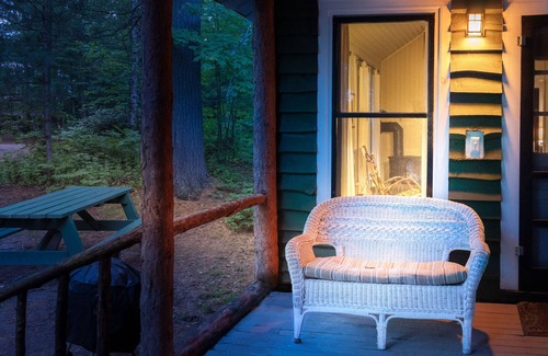 Meacham Cabine | Cabane-Salle de bain et douche-Confort-Vue sur le bois-Guides