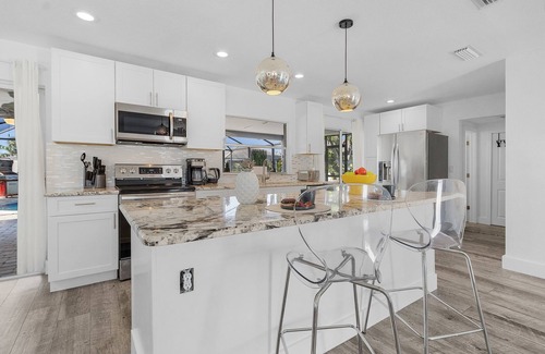 Eight Lakes Maison | Gulf Access, Heated Pool, Dock, Lanai – Sunset Coast Bungalow - Roelens