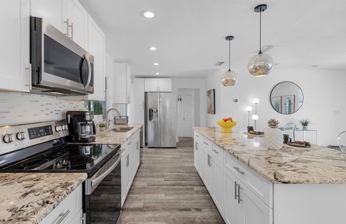 Eight Lakes Maison | Gulf Access, Heated Pool, Dock, Lanai – Sunset Coast Bungalow - Roelens