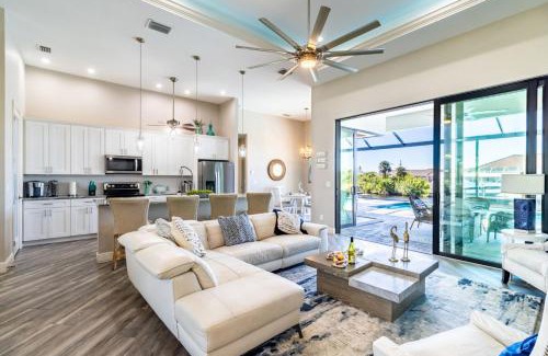 Burnt Store Maison | Gulf Coast Retreat 3BR Waterfront with Heated Pool