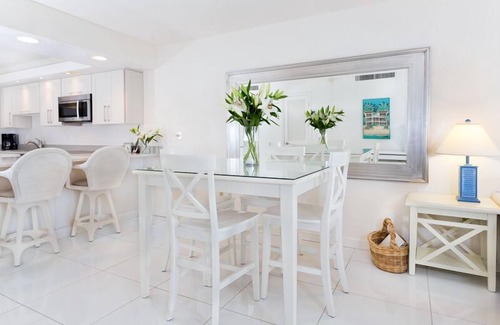 Sanibel Copropriété | Gulf Front Condo! Modern mis à jour deux chambres sur le sable!