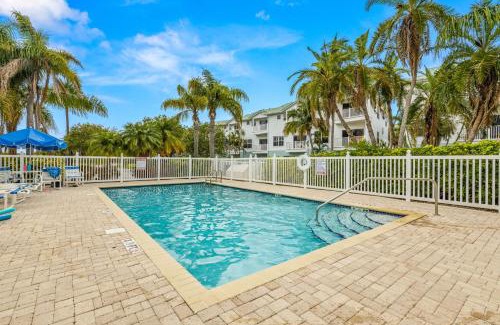 Indian Shores Maison | Gulf Views Pool Walk to Beach Family Friendly