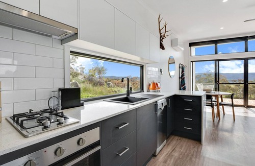 East Jindabyne Cabine | Gum Eco Lodge at Peak View Farm