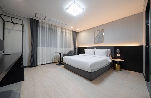 Gunsan Lit Et Petit-Déjeuner | Gunsan Hound Hotel