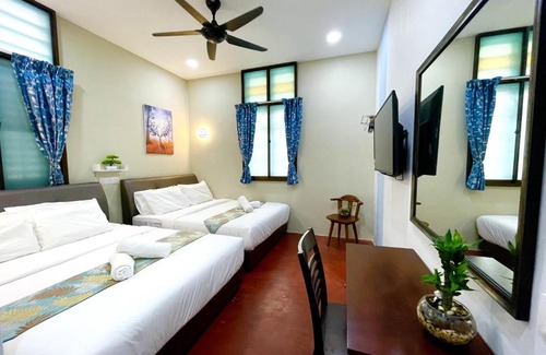 Downtown George Town Maison | Gurney Treasure - The Vintage Villa by Little Cabin