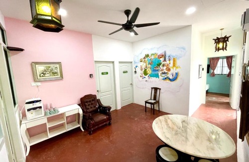 Downtown George Town Maison | Gurney Treasure - The Vintage Villa by Little Cabin