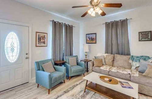 Guthrie Maison | Guthrie Charm / Dog Friendly / Red Brick District