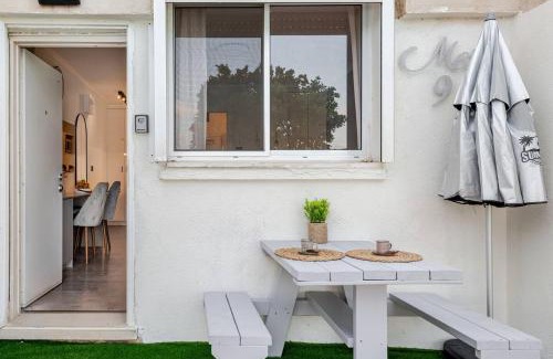 Nahariya Appartement | GW009 Gugel Waves Patio and Pool Seaview Apartment