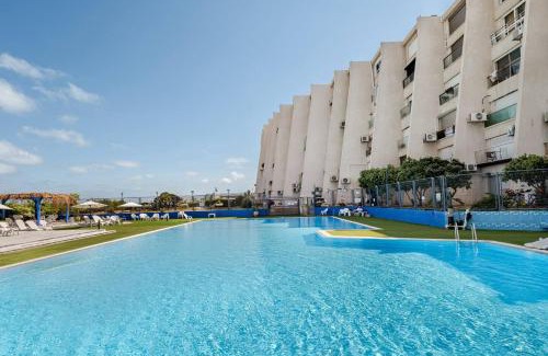 Nahariya Appartement | GW009 Gugel Waves Patio and Pool Seaview Apartment