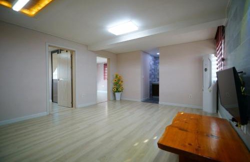 Byeonsan Maison | Gyeokpo Seohae Oceanville Pension