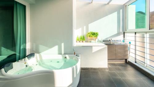 Gyeongju Maison | Gyeongju Modern Pool Villa