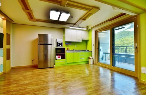 Chajakpawi Maison | Gyeryongsan Donghaksa Toranga Pension