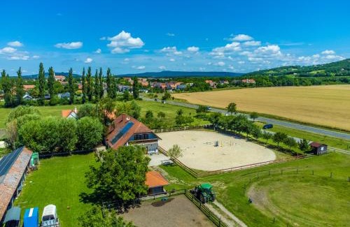 Gyulakeszi Maison | Gyulavezér Lovasbirodalma Vendégháza