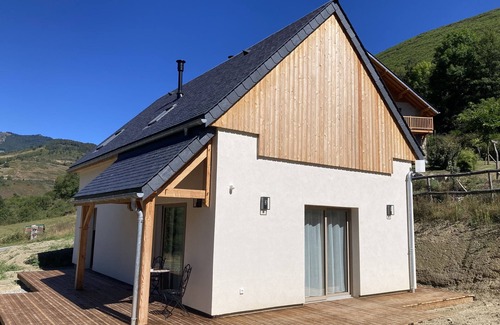 Pailhac Chalet De Ski | Hébergement dans une maison neuve, avec vue imprenable sur les montagnes.