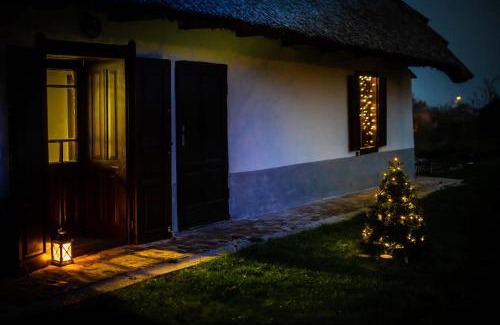 Sukoro Maison | Hét Fenyő Vendégház/Seven Pines Holiday House