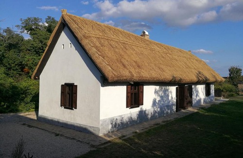 Sukoro Maison | Hét Fenyő Vendégház/Seven Pines Holiday House