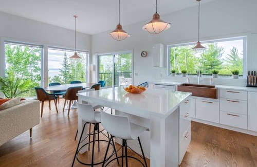 Saint Irenee Maison | Hôtel à la maison - L'Envol, spa et fleuve!