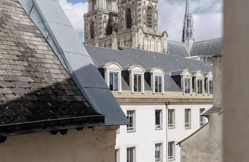 Bourgogne Appartement | Le Cloître - 200m de la Cathédrale plein centre - Encore Mieux