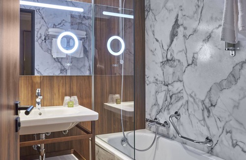 Serris Hôtel | Hôtel l'Elysée Val d'Europe
