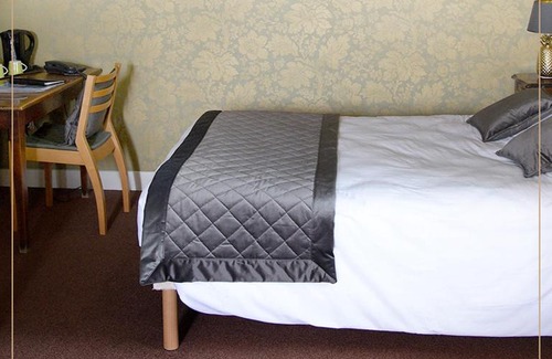 Cremieu Hôtel | Hôtel La Batisse