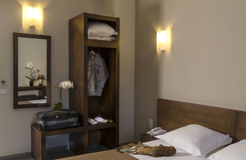 Saint-Laurent-des-Arbres Hôtel | Hôtel Le Ya'Tis