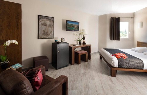 Saint-Laurent-des-Arbres Hôtel | Hôtel Le Ya'Tis