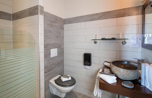Saint-Laurent-des-Arbres Hôtel | Hôtel Le Ya'Tis