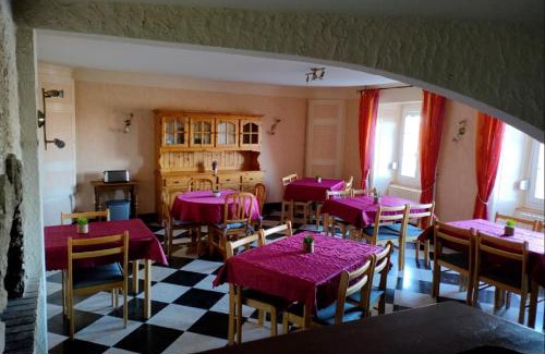 Nozeroy Hôtel | Hôtel Les Remparts