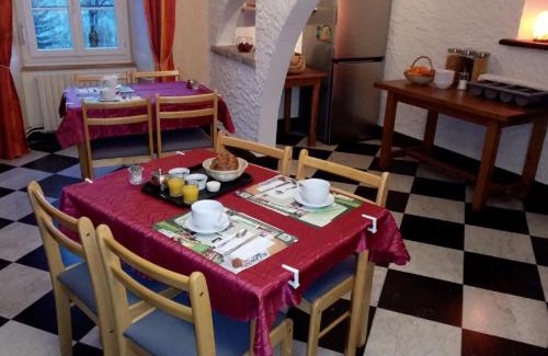 Nozeroy Hôtel | Hôtel Les Remparts