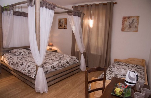 Nozeroy Hôtel | Hôtel Les Remparts