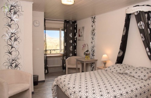Nozeroy Hôtel | Hôtel Les Remparts