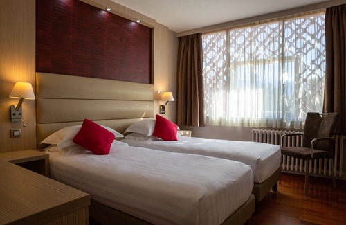Meylan Hôtel | The Originals Boutique, Hôtel Les Trois Roses, Grenoble Meyla