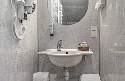 Chateauneuf-de-Randon Hôtel | Hôtel Restaurant de la Poste et La Grange Détente, espace bien-être
