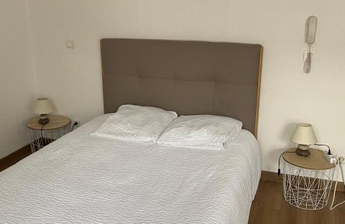 Verdun-sur-le-Doubs Hôtel | Hôtel-restaurant Les Trois Maures