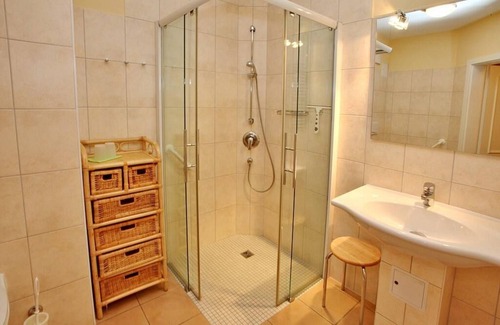 Ostseebad Kuhlungsborn Appartement | Hübsche Ferienwohnung an der Ostsee mit Terrasse, Saunabereich und Pool im Haus!