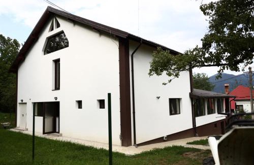 Oestii Paminteni Maison | Hățașul Bunicului