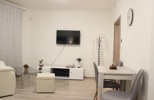 Zlicin Appartement | H+ Apartman Letiště Praha