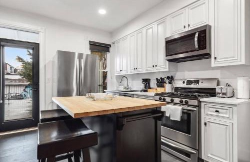 H Street Corridor Maison | H St DC Haven 4-BR Homestay